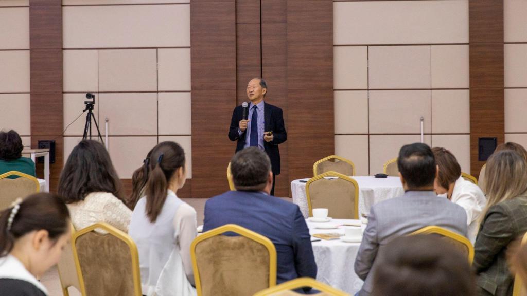 Мұндай кездесулер НУ қоғамдастығын трансформациялау процесіне тарту және олардың өзгерістер процестеріне сенімін нығайту үшін тұрақты негізде өтеді деп күтілуде. Бұл талқылаулар Трансформация бағдарламасының қызметін және оның нәтижелерін жариялауға көмектеседі, сонымен қатар НУ қауымдастығын трансформация процесіне тартып қана қоймай, сонымен қатар әрбір қатысушының Университет стратегиясына, құндылықтары мен қағидаттарына қатыстылығы сезімін нығайтуға мүмкіндік береді.