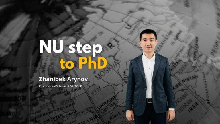 NU Step to PhD айдарындағы біздің кезекті қонағымыз – Жоғары мемлекеттік саясат мектебінің постдоктаранты Жәнібек Арынов. Жәнібек Ұлыбританиядағы Сент-Эндрюс университетінде халықаралық қатынастар саласында философия докторы дәрежесін алған.