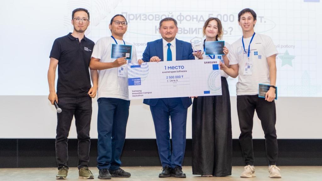 Студенты Назарбаев Университета стали призерами международного конкурса Samruk Hackathon 2021. В рамках состязания студенты ВУЗов - молодые программисты и разработчики программного обеспечения придумывали решения IT-задач для портфельных компаний «Самрук-Қазына».