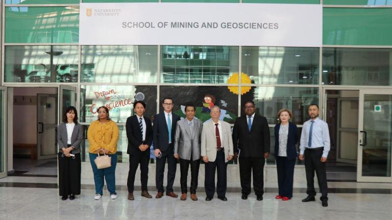 The Japanese delegation visited the NU School of Mining and Geosciences to discuss the educational needs of Kazakhstan in mining and geology and the future technical cooperation with Japanese universities. During the meeting, JICA representative Dr.