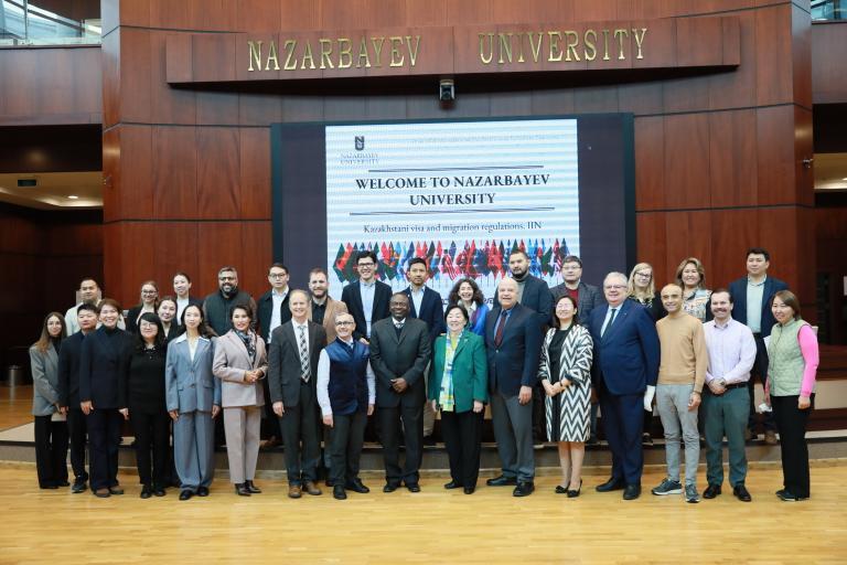 Новые члены профессорско-преподавательского состава представляют 16 стран, в том числе США, Китай, Египет, Турцию, Бельгию, Португалию, Великобританию и Казахстан. Они будут преподавать и проводить исследования по широкому спектру дисциплин, таких как компьютерные науки, химия, экономика, геология, история, антропология, языки и литература, академическое письмо и лидерство.