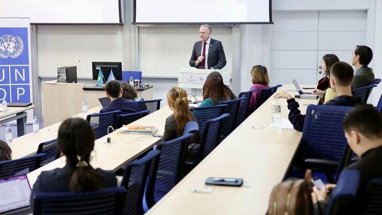 NU always provides a platform for the expert community to generate ideas and exchange knowledge. On January 24, the guest speaker was Deputy Regional Director of the UN Development Program, Nick Rene Hartman, who visited Astana during a working visit.