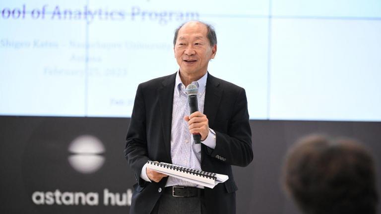 Осы тізімде: биология зертханасы, молекулярлық биология және биохимия, биотехнологиялар, микробиология, препараторлық және стерилизация бөлмесі, оптика зертханасы, сондай-ақ химия, аналитикалық химия және химиялық заттардың синтезі сияқты зертханалар бар. Бүгінгі күні осы жерде Foundation бағдарламасының, бакалавриат бағдарламасының студенттері, сондай-ақ жас ғалымдар зерттеулер жүргізеді.