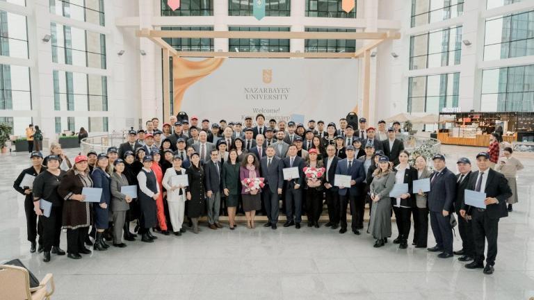 1-2 декабря в Назарбаев Университете прошёл заключительный модуль Executive University Leadership Program - программы повышения квалификации руководителей государственных вузов Казахстана, подготовленной Высшей школой образования Назарбаев Университета по инициативе Министерства высшего образования и науки. С приветственной речью перед участниками программы выступила Заместитель Премьер-Министра Тамара Дуйсенова.