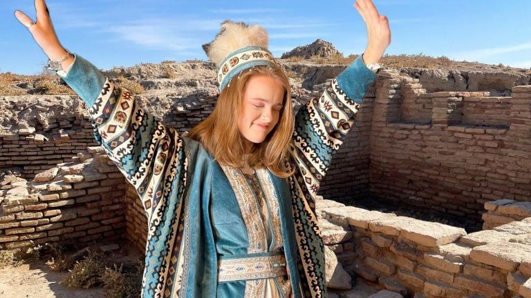 Raquel Reinagel is passionate about learning languages. In her spare time from teaching English classes, she studies Kazakh and shares her results on her blog.