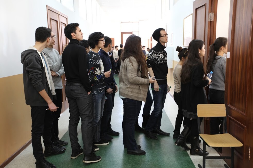 Until February 7, 2016 in all the 17 cities of Kazakhstan passes the first stage of entrance examinations, APTIS test, which is conducted byNU partner, British Council. APTIS test consists of 75 test exercises with 3 modules - reading, grammar and vocabulary, multiple choice answers to each task.