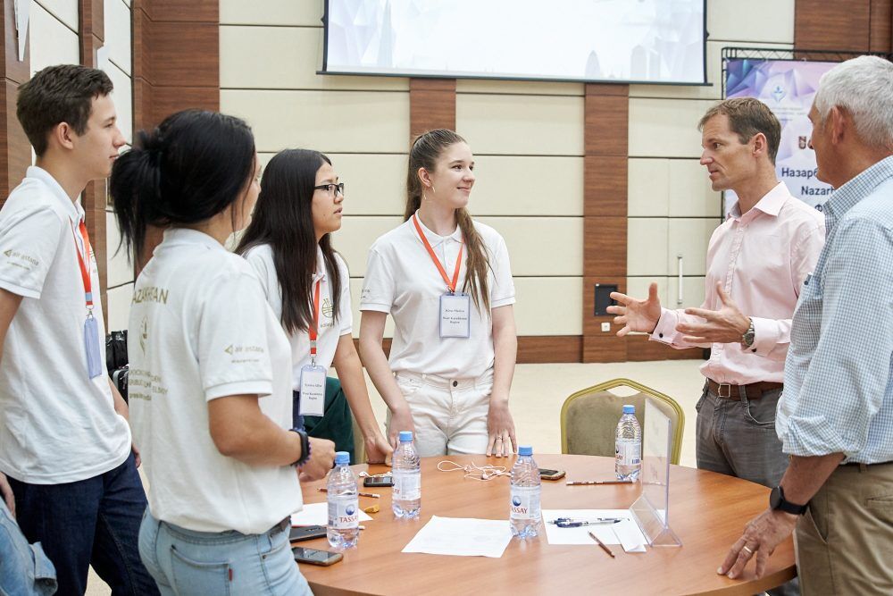 Назарбаев Университет стал соорганизатором Республиканского конкурса «Nazarbayev Fund Schools Challenge». Инженерно-технический конкурс прошел среди школьников Казахстана.