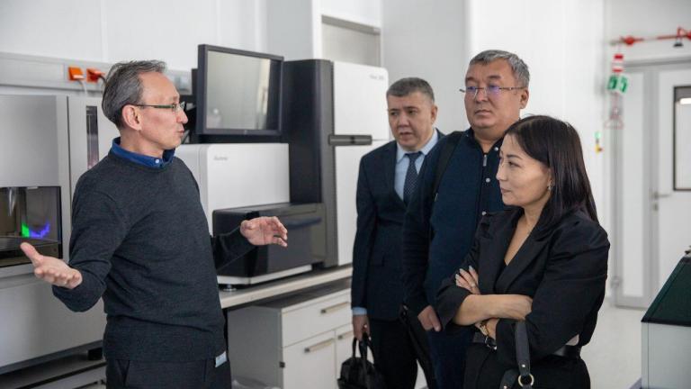 The delegation was headed by the Vice-Rector for Science of this Kazakhstani university, Alzhan Shamshidin. The NU Vice President for International Cooperation, Darkhan Bilyalov, welcomed colleagues, introduced them to the General Plan of the University campus, and invited the scientists to visit NU's top-class laboratories.