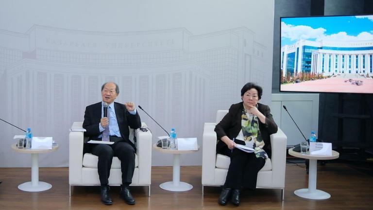 3 желтоқсанда Назарбаев Университетінде (NU) пресс-конференция өтті. Оның барысында университет Президенті Шигео Катсу және студенттік істер және халықаралық ынтымақтастық жөніндегі Вице-президенті Қадиша Даирова БАҚ өкілдеріне Назарбаев Университетінің қызметі, ағымдағы жобалары мен алдағы жоспарлары туралы айтып, журналистердің сұрақтарына жауап берді.