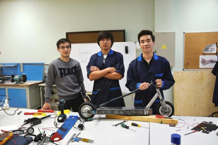 Have you ever thought about buying an electric scooter? Or about whether it is possible to assemble one yourself? Or maybe even print one with a 3D printer? Students on the “NU TEAM” have developed a new model of electric kick scooter working with the Innovation Cluster of NU – NURIS. The team has worked for over four months on the model that they have given the code name “SteelG”.