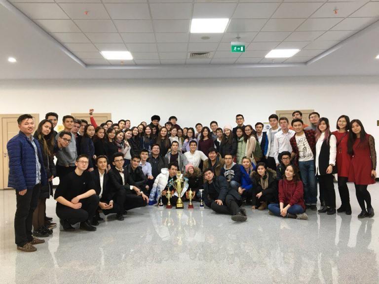 2017 жылғы 9-10 желтоқсанда Латвияның Рига қаласында Стокгольм экономика мектебінде кәсіпқойлар үшін де, сондай-ақ жаңадан бастаушылар үшін де жарыстар алаңына айналған 19-шы Еуропалық университетаралық турнир өткізілді. Турнир қатысушылардың 7 минуттық баяндамалары ұсынылған бес раундтан және Жаңадан бастаушыларға арналған финал мен EFL финалы ( ағылшын шет тілі ретінде) сияқты екі финалдан тұрды.