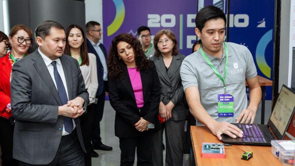 Kazakh Minister of Science and Higher Education Sayasat Nurbek and representatives from other Kazakh universities took part in the round table, where they discussed the development of innovation ecosystems in local universities. Sayasat Nurbek noted that the ministry plans to support university science by establishing science-intensive places, similar to special economic zones.