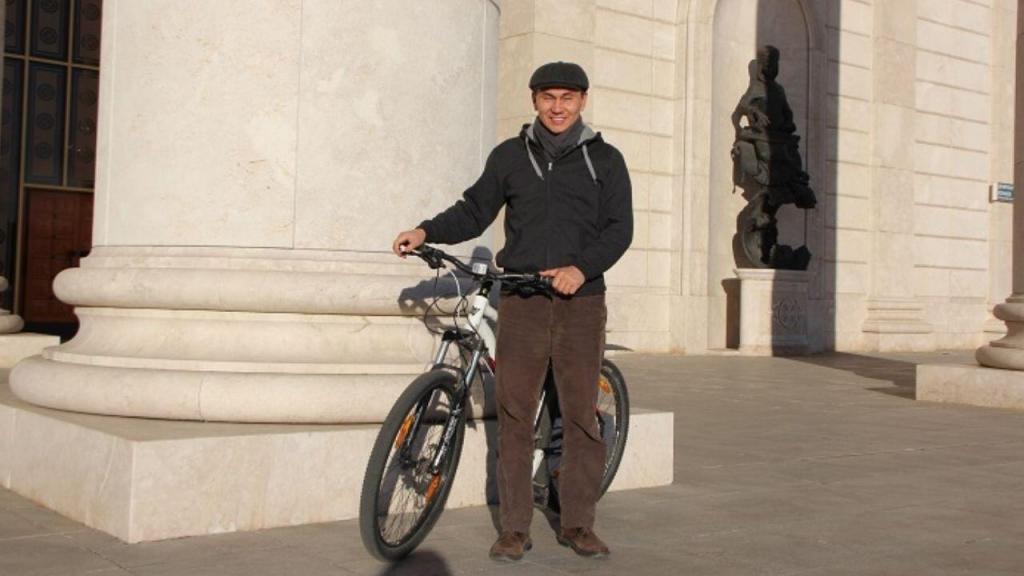 The world’s famous media The Economist has covered the piece about NU GSB Executive EMBA alumnae – Kazbek Aubakirov, who decided to leave the oil company where he worked just before graduation and start a new medical device manufacturing company in Kazakhstan. To learn his challenging journey, read more in the article of the Economist Education.