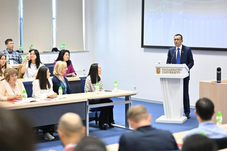 Парламент Сенатының Төрағасы Мәулен Әшімбаев «COVID-тің жоғары білімге әсері – New Framework – New Balance?» атты халықаралық конференцияға қатысты, деп хабарлайды Сенаттың Баспасөз қызметі. Іс-шара BALEAP Британдық академиялық мақсаттағы ағылшын тілі оқытушылары қауымдастығының ұйымдастыруымен өтті.