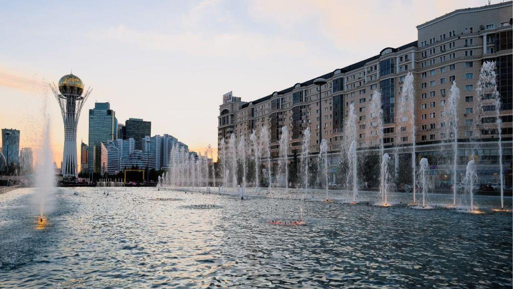 Бұл туралы Назарбаев Университетінің Тұрақты даму шешімдері желісінің (NU SDSN) зерттеушісі Амина Чая The Astana Times мақаласында жазады. Ол Астананың және аймақтағы басқа қалалардың урбанистік және климаттық проблемаларын сипаттайды.