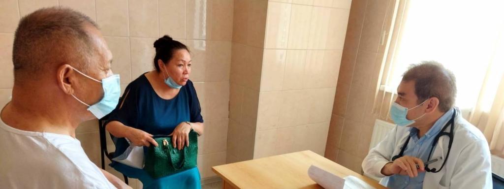 Руководитель отдела кардиологии и реабилитации Национального научного кардиохирургического центра Мурат Мукаров консультировал амбулаторных и стационарных больных в Костанае. Периодически врачи ННКЦ выезжают в регионы.