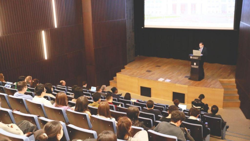 A delegation of World Bank experts, led by Andrei Mikhnev, Country Manager for Kazakhstan, visited Nazarbayev University (NU). The experts introduced the latest reports on Middle-Income Trap and Greater Heights: Growing to High Income in Europe and Central Asia, which analyze economic development trends across the region.