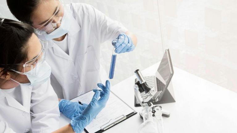 Йель университетінің Қоғамдық денсаулық сақтау мектебі Назарбаев Университетінің Медицина мектебімен бірлесе отырып, вирустардың эволюция мен молекулалық эпидемиологиясын зерттейтін перспективті ғалымдар мен дәрігерлерді қолдауға бағытталған жетілдірілген оқыту бағдарламасын іске қосуда. Mолекулалық вирусология және эпидемиология саласында оқытуға арналған «MoVE-Kaz» атты жаңа бағдарлама АҚШ-тың Ұлттық денсаулық сақтау институтының Фогарти халықаралық орталығының грантымен қаржыландырылады.