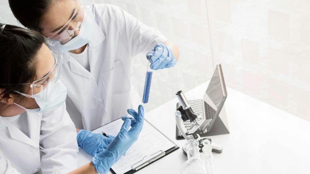 Школа общественного здравоохранения Йельского университета совместно со Школой медицины Назарбаев Университета запускает программу продвинутого научно-исследовательского обучения, направленную на поддержку перспективных ученых и врачей, интересующихся эволюцией вирусов и молекулярной эпидемиологией. Новая программа под названием “MoVE-Kaz” для обучения молекулярной вирусологии и эпидемиологии в Казахстане финансируется за счет гранта Международного центра Фогарти Национального института здоровья США.