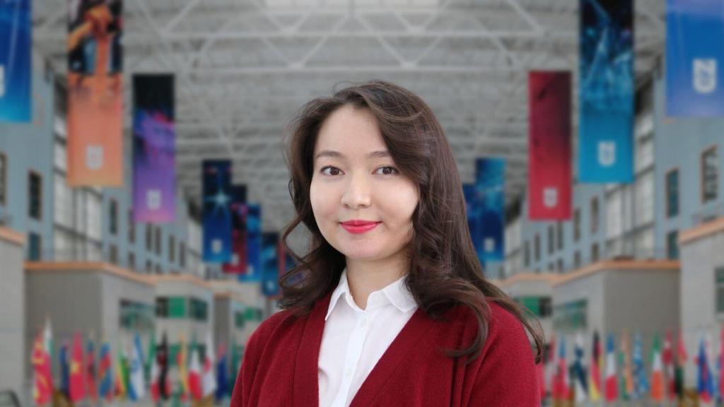 Zhanat talks about the app, and the equipment used with the app. Zhanat also talks about how developing the app came about, how improving technology has helped, battery life, memory, trying to live a normal life, future plans for the project, AI, and her internship with Microsoft in London.