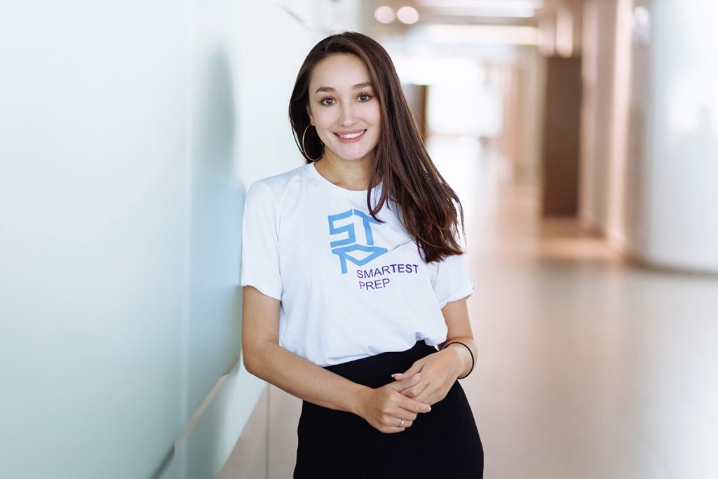 image 13 Около 98% выпускников Nazarbayev University остаются работать в различных отраслях экономики Казахстана. Среди них — врачи, педагоги, инженеры, финансисты, политологи и представители многих других профессий. При этом университет готовит не только высококвалифицированных специалистов, но и новое поколение предпринимателей, которые создают рабочие места и вносят непосредственный вклад в развитие экономики страны.