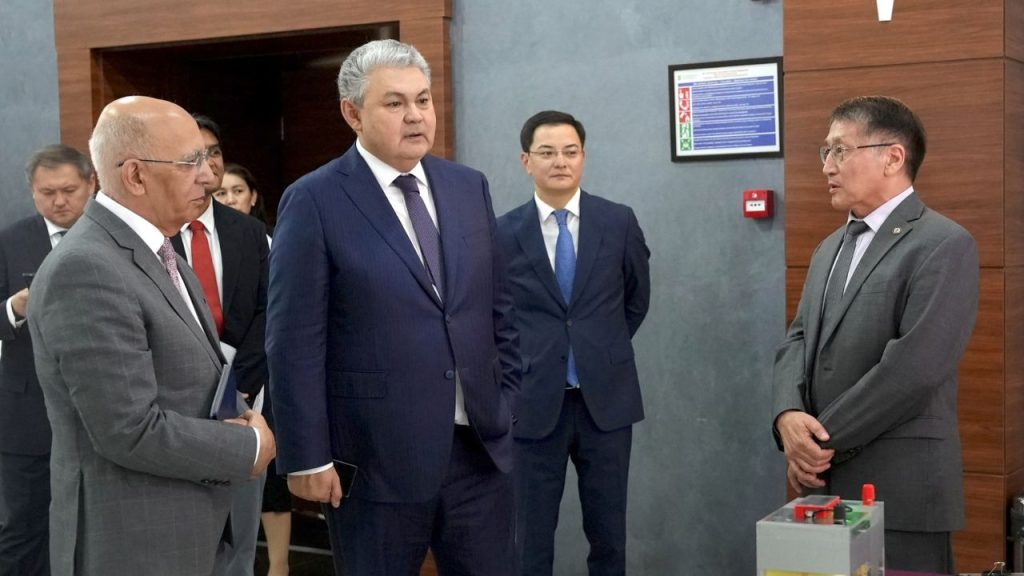 2 7 2026 жылғы 25 тамызда Қазақстан Республикасының Сыртқы істер министрі Ермек Көшербаевтың төрағалығымен NU Қамқоршылық кеңесінің 60-шы, мерейтойлық отырысы өтті.