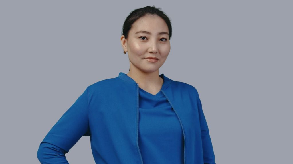 Білім, зерттеу, тәжірибе: денсаулық сақтау саласындағы NU түлектері 3 3 3 Nazarbayev University медицина мен денсаулық сақтау салаларының дамуына білім беруді, ғылыми зерттеулерді және клиникалық тәжірибені өзара сабақтастыра отырып үлес қосып келеді. Университеттің клиникалар, ауруханалар және Биомедициналық зерттеулер орталығын қамтитын медициналық кластері студенттерге алған білімдерін клиникалық тәжірибеде қолдануға мүмкіндік береді. Бүгінде NU түлектері дәрігер, зерттеуші, мейіргер және қоғамдық денсаулық сақтау маманы ретінде клиникаларда, ғылыми орталықтарда және денсаулық сақтау ұйымдарында еңбек етіп келеді.