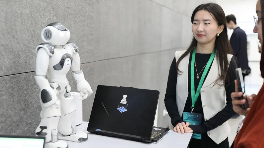 Школы 4 4 1.jpg Восемь школ Nazarbayev University предлагают студентам безграничные возможности для изучения различных областей науки и участия в исследованиях, направленных на решение насущных глобальных проблем. Академические и исследовательские программы Nazarbayev University разрабатываются в сотрудничестве с ведущими университетами, входящими в число 30 лучших высших учебных заведений мира.