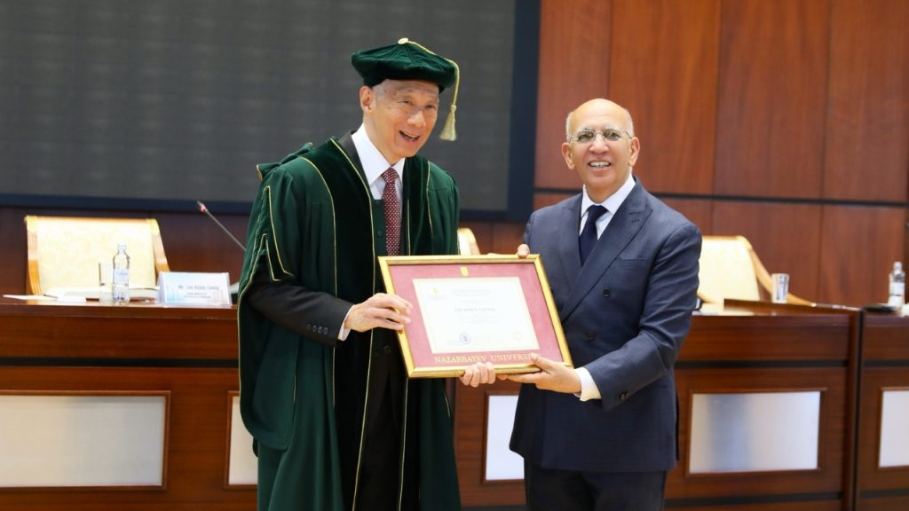 press sluzhba foto na sajt 2 11 1 On 27 August, Senior Minister of Singapore Lee Hsien Loong visited Nazarbayev University as part of his first official visit to Kazakhstan. Speaking to students and faculty, he discussed Singapore’s economic development and the prospects for partnership with Kazakhstan.